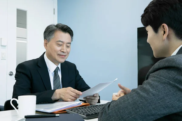 Business Concept Asiatico Coreano Vecchi Giovani Due Uomini Diverse Generazioni — Foto Stock