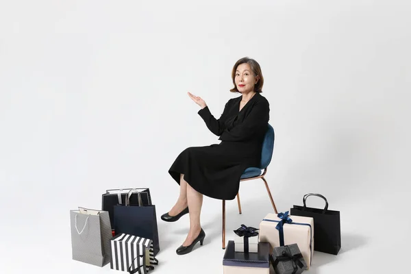 Модна Жінка Кореї Яка Сидить Стільці — стокове фото