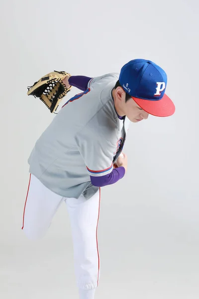 Béisbol Jugador Deportes Asiático Coreano Hombre Lanzando Recibiendo Pelota — Foto de Stock