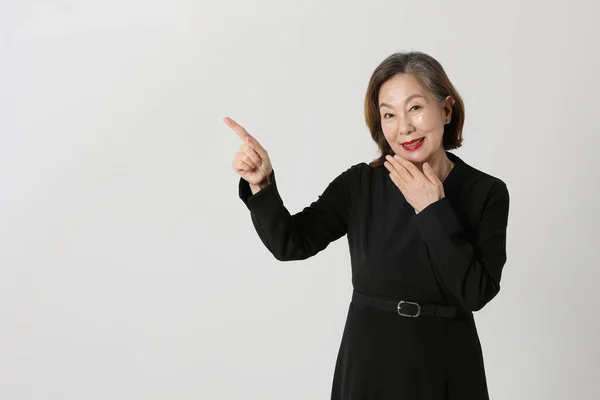 时髦的亚裔韩裔老年妇女 手部动作 — 图库照片