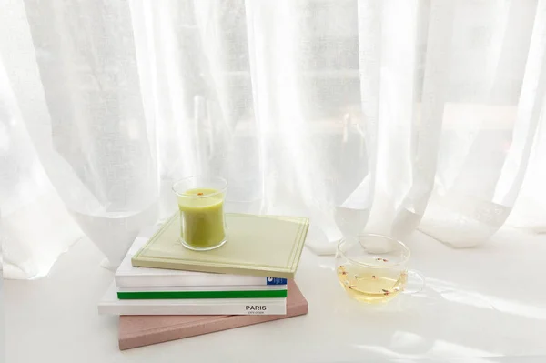Entspannen Sie Gemütliche Objekte Und Hintergrund Mit Einem Buch Kerze — Stockfoto