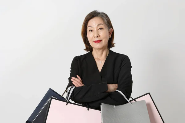 Mode Asiatique Coréen Senior Femme Tenant Sac Provisions — Photo