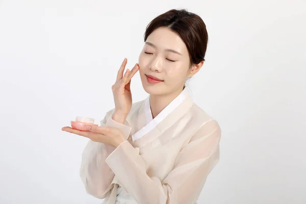 Ázsiai Koreai Fiatal Visel Hanbok Koreai Hagyományos Ruhák Gazdaság Kozmetikumok — Stock Fotó