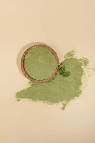Matcha Zelený Čaj Prášek Béžové Pozadí — Stock fotografie