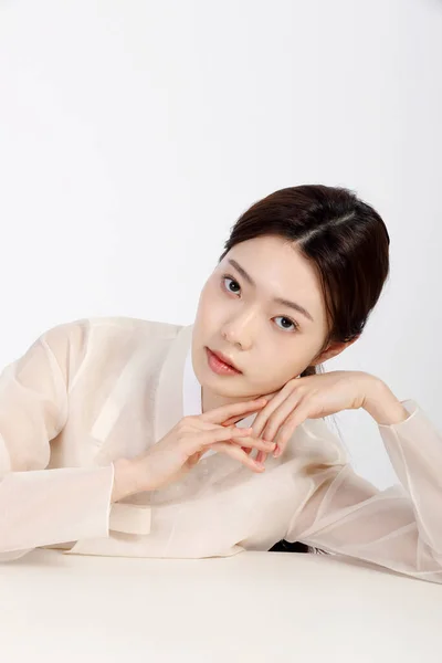 Ασιάτισσα Κορεάτισσα Νεαρή Γυναίκα Φορώντας Hanbok Κορεάτικα Παραδοσιακά Ρούχα Έννοια — Φωτογραφία Αρχείου