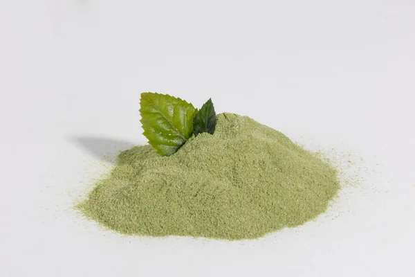 Hromada Matcha Zelený Čaj Prášek Bílé Pozadí — Stock fotografie