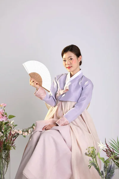 Spring Beauty Concept Beautiful Korean Woman Wearing Hanbok Folding Pan —  Fotos de Stock