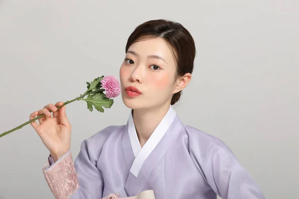 Concetto Bellezza Primaverile Bella Donna Coreana Che Indossa Hanbok Con — Foto Stock