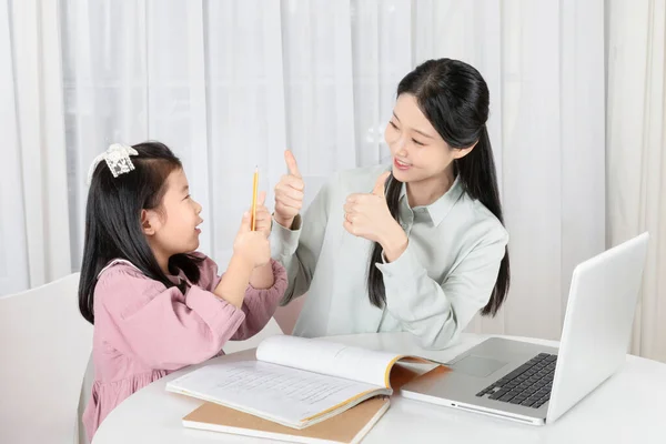 Asian Korean Mother Daughter Taking Online Classes Laptop — Foto Stock