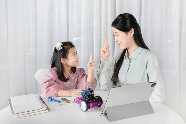 Asiático Coreano Madre Hija Aprender Progamming Codificación Tableta — Foto de Stock