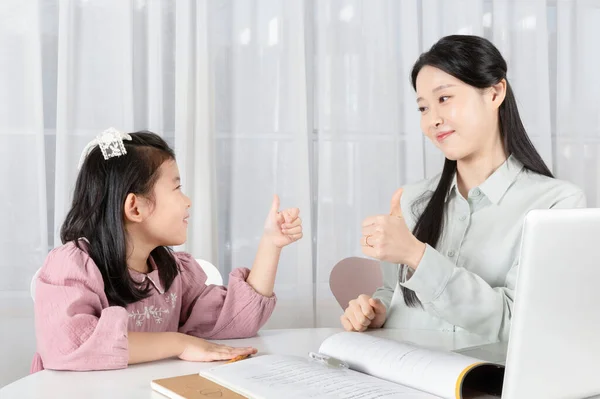 Asian Korean Mother Daughter Taking Online Classes Tablet — Foto Stock
