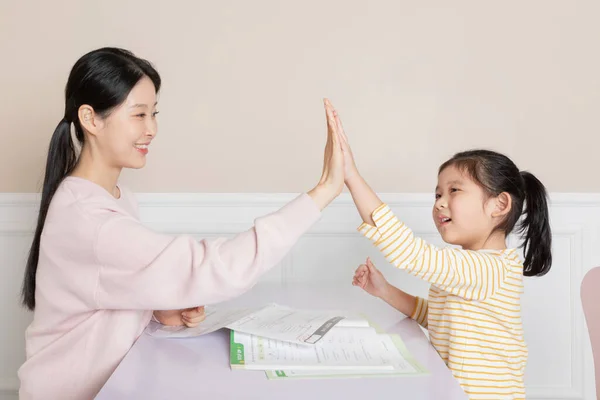 Asiático Coreano Mãe Filha Alta Cinco — Fotografia de Stock