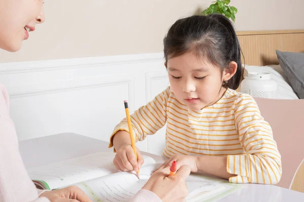 Asian Korean Mother Daughter Study Together — Stock Photo, Image