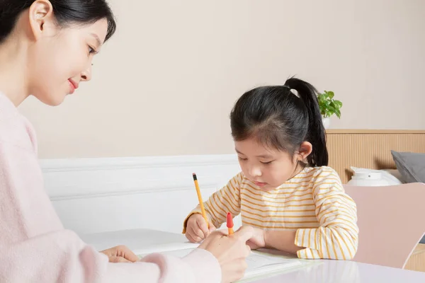 Asian Korean Mother Daughter Study Together — Stock Photo, Image