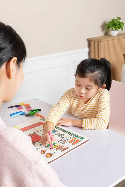 Asiatisch Koreanisch Mutter Und Tochter Zeichnen Zusammen — Stockfoto