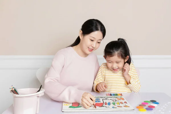 Azji Koreański Matka Córka Rysunek Razem — Zdjęcie stockowe