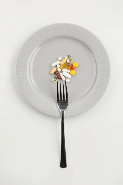Ciotole Pillole Sfondo Bianco Medico Creativo Concetto Foto — Foto Stock