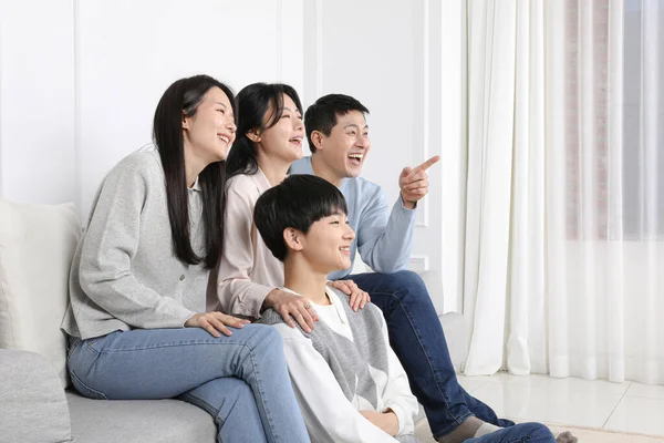 Asian Korean Family Photo Smiling Family Watching Funny Scene — стокове фото