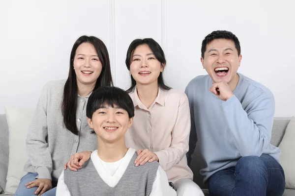 Asian Korean Family Photo Smiling Family Watching Funny Scene — стокове фото