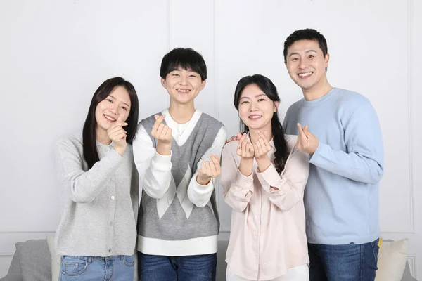 Asian Korean Family Photo Family Standing Side Side Posing Hand — Stock Photo, Image