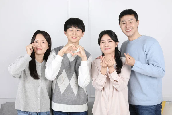 Asian Korean Family Photo Family Standing Side Side Posing Hand — Stock Photo, Image