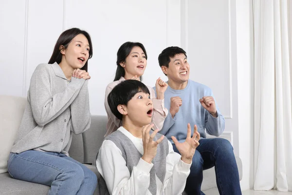 Asian Korean Family Photo Family Cheering While Watching — стоковое фото