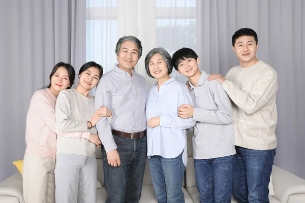 Asian Korean Family Leaning Each Other Shoulders — Foto de Stock