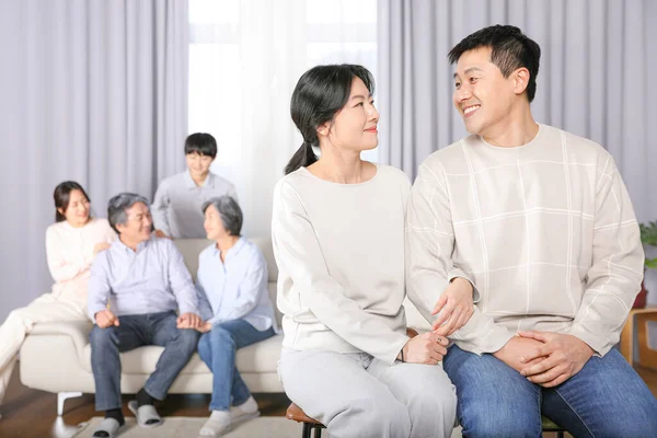 Asiático Coreano Family Middle Aged Casal Close — Fotografia de Stock