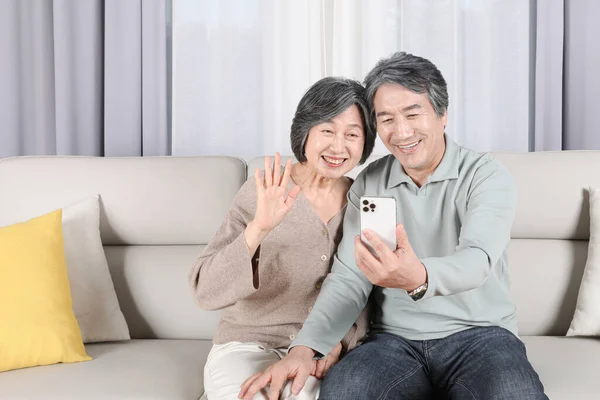 Famille Asiatique Coréenne Couple Âgé Ayant Appel Vidéo — Photo