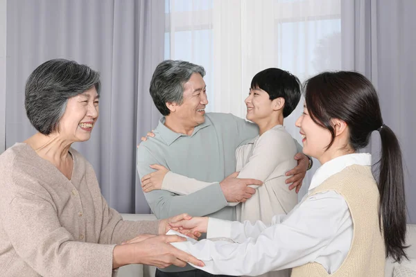 Asian Korean Family Grandchildren Meeting Grandparents — Stockfoto