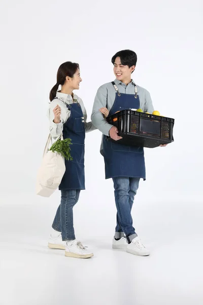 Asian Korean Young Man Woman Startup Concept Returning Fruit Market — Fotografia de Stock