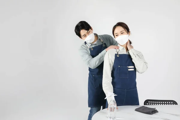 Asian Korean Young Man Woman Startup Concept Young Man Giving — Stok fotoğraf