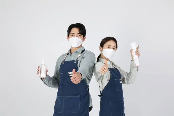 Asian Korean Young Man Woman Startup Concept_ Holding Disinfectant Thumbs — Fotografia de Stock