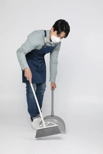Asian Korean Young Man Woman Startup Concept Young Man Cleaning — стоковое фото