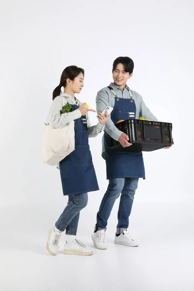 Asian Korean Young Man Woman Startup Concept Returning Fruit Market — стокове фото