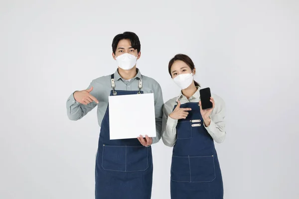 Asian Korean Young Man Woman Startup Concept Holding Panels Smartphones — Foto de Stock