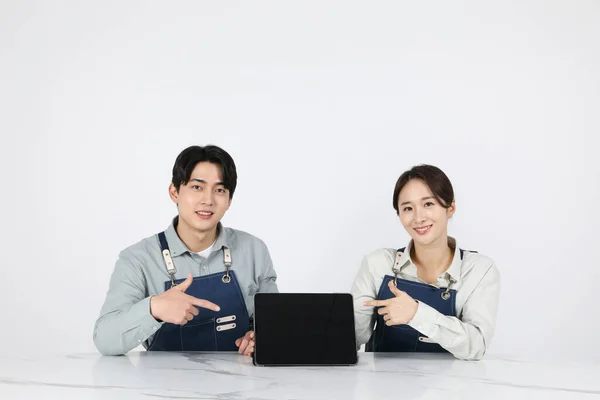 Asian Korean Young Man Woman Startup Concept Doing Hand Gestures — стокове фото