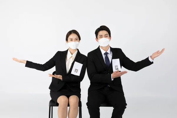 亚洲韩国青年一代男女求职面试概念 指导方向 — 图库照片