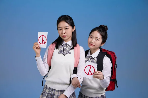 Mz世代アジア系韓国人女性ヒップスターインフルエンサークリエイターコンセプト 投票スタンプ付き — ストック写真