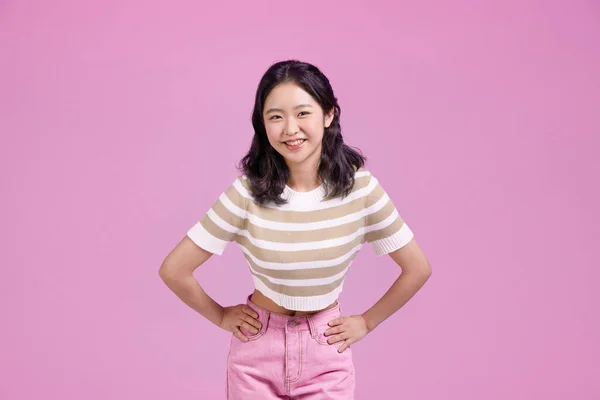 Generatie Aziatisch Koreaans Meisje Zelfverzekerde Pose — Stockfoto