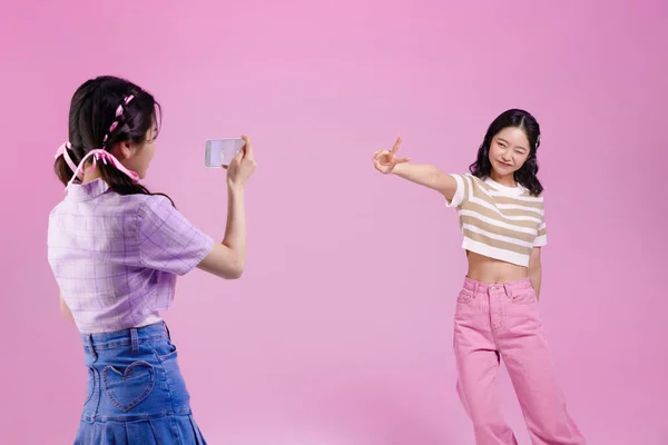 Generates Asian Korean Women Hipster Influencer Creator Concepts 콘텐츠 — 스톡 사진