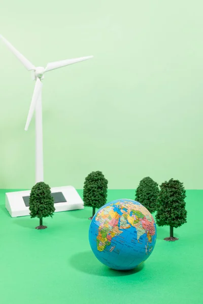Proteger Conceito Terra Meio Ambiente Turbina Eólica Árvores Miniaturas Globo — Fotografia de Stock
