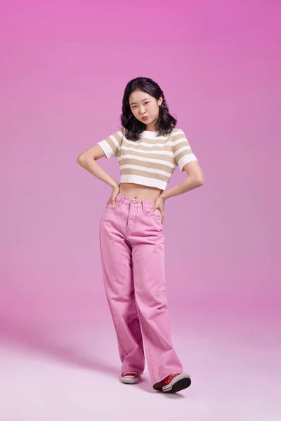 Generación Asiático Coreano Chica Confidente Pose — Foto de Stock