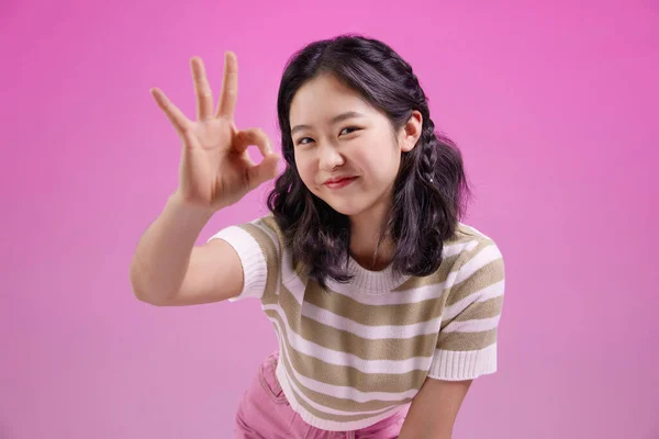 Γενιά Χαριτωμένο Κορίτσι Της Ασίας Χέρι Σημάδι — Φωτογραφία Αρχείου
