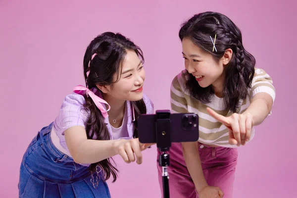Покоління Азіатських Корейських Гіпстерів Студентів Коледжу Створення Короткого Форматного Відео — стокове фото