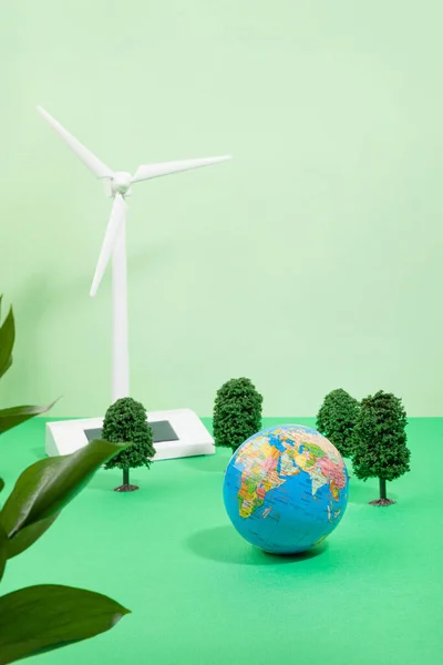 Proteger Conceito Terra Meio Ambiente Globo Energia Eólica Miniatura — Fotografia de Stock