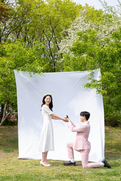 Beautiful Asian Couple Wedding Photoshoot Park — Stok Foto