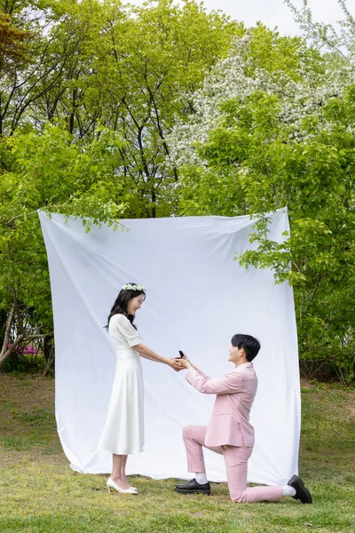 Beautiful Asian Couple Wedding Photoshoot Park — Stock fotografie