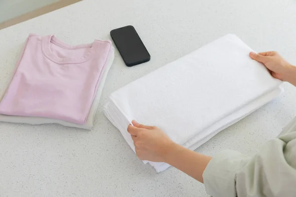 aesthetic laundry service concept, Folded laundry and smartphone app