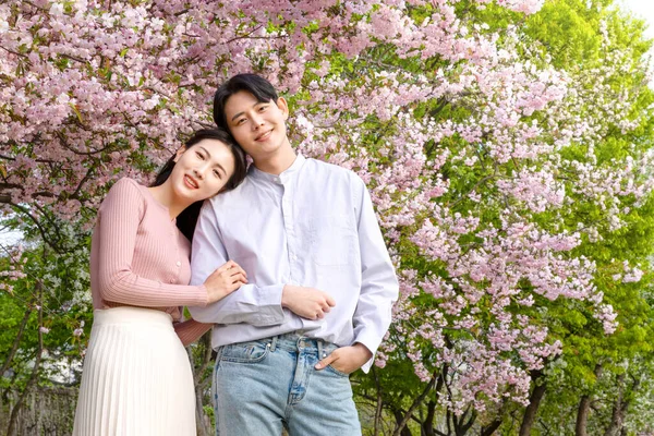 Korean Asian Couple Enjoying Spring Date_Happy Vibe — Stock fotografie